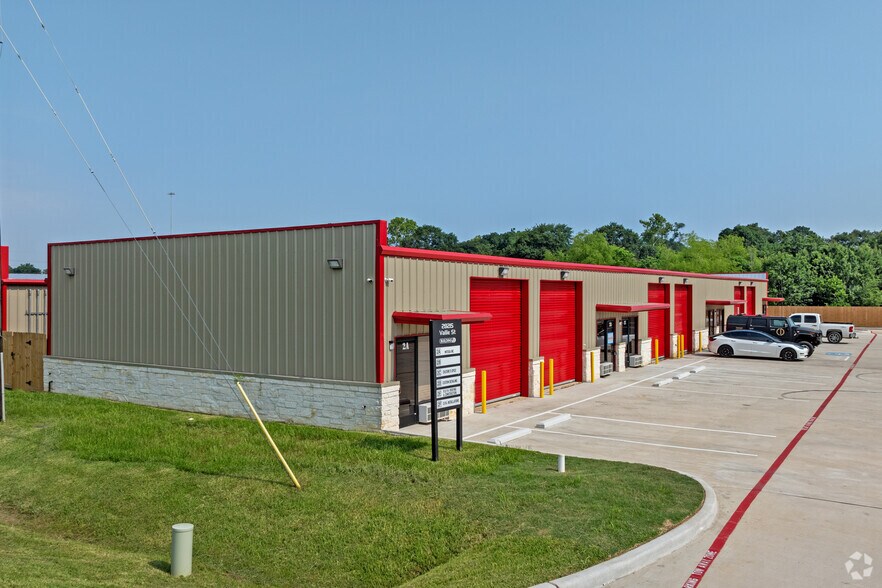 28215 Vallie St, Pinehurst, TX à louer - Photo principale - Image 1 de 20