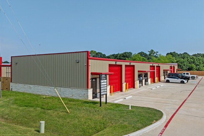 Plus de détails pour 28215 Vallie St, Pinehurst, TX - Local d'activités à louer