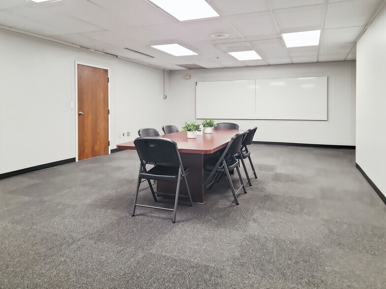 120 Bishops Way, Brookfield, WI à louer - Photo intérieure - Image 2 de 14