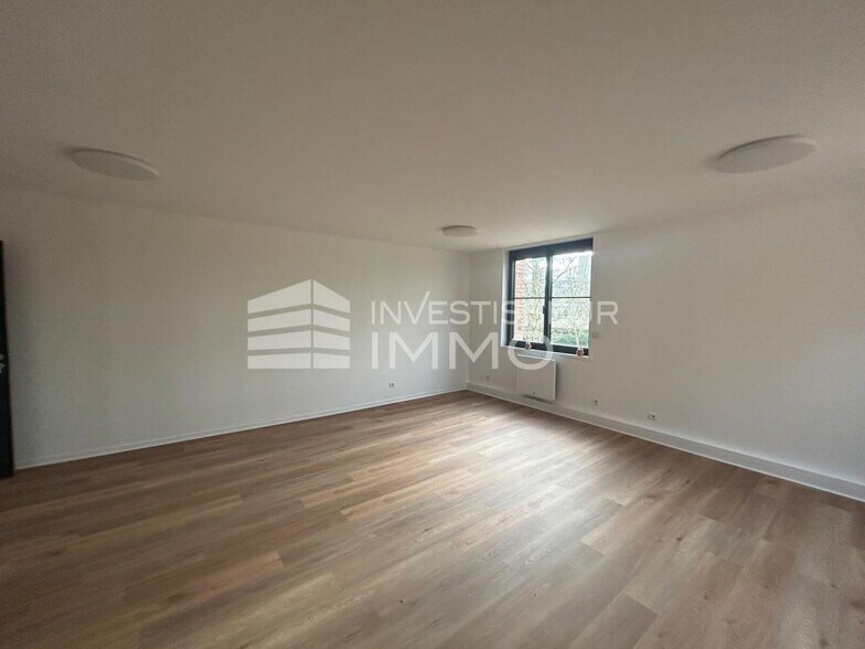 Office in Lognes for lease - Interior Photo - Image 1 of 6