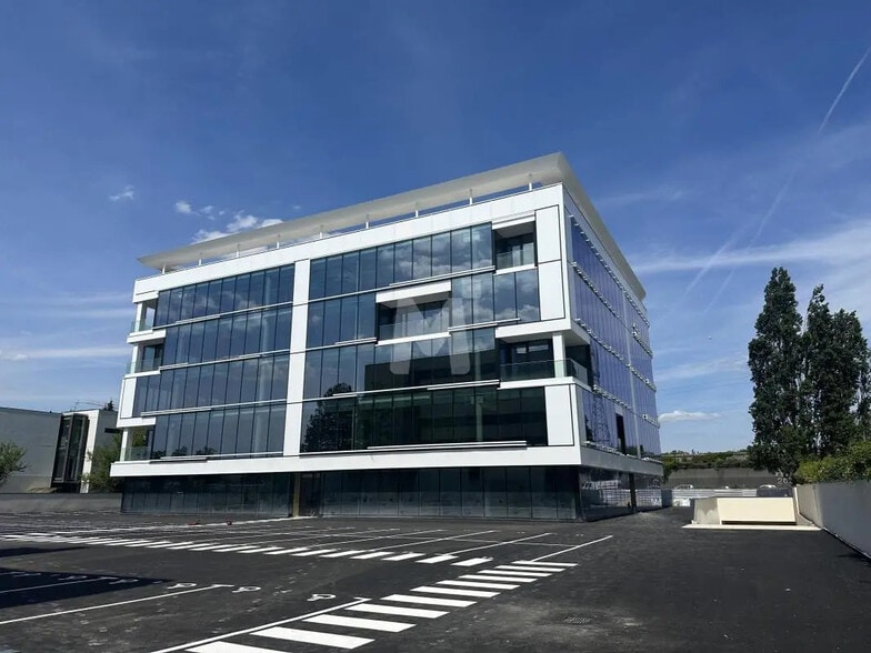 Office in Évry-Courcouronnes for lease - Building Photo - Image 1 of 12