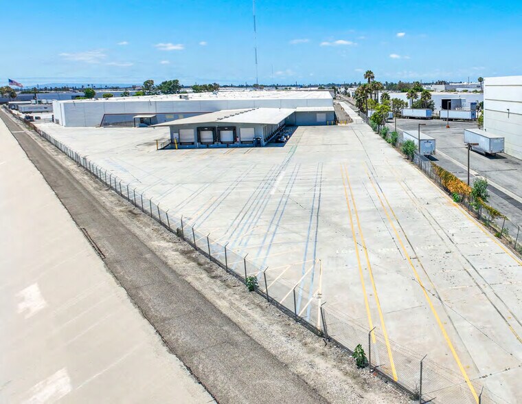 5650 Dolly Ave, Buena Park, CA à louer - Photo du bâtiment - Image 3 de 8