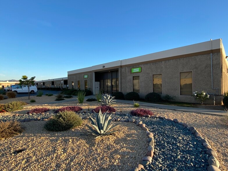 409-493 Vernon Way, El Cajon, CA à louer - Photo du bâtiment - Image 3 de 4