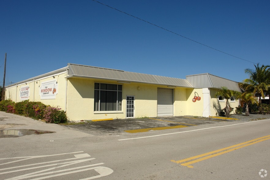 313-321 N Railroad Ave, Boynton Beach, FL for lease - Building Photo - Image 2 of 2
