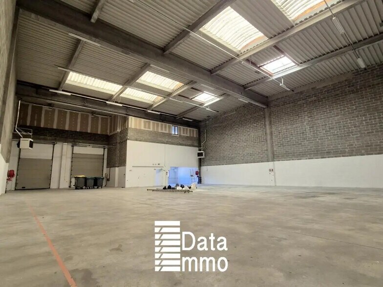 Industriel dans Lieusaint à louer - Photo du bâtiment - Image 2 de 7