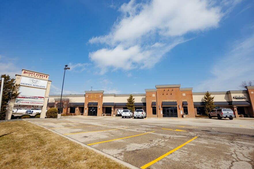 525 N Peters Ave, Fond Du Lac, WI à louer - Photo du bâtiment - Image 2 de 18