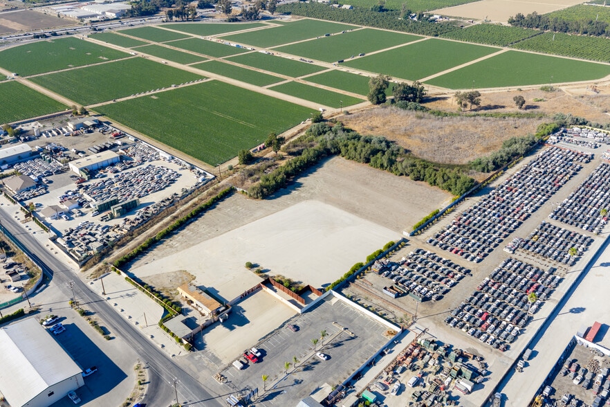 910 Mission Rock Rd, Santa Paula, CA for lease - Building Photo - Image 1 of 6