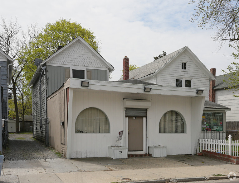 78 Terry St, Patchogue, NY à vendre - Photo principale - Image 1 de 3