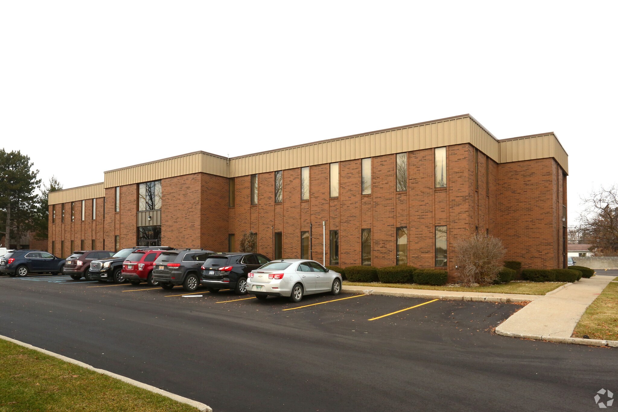 40500 Ann Arbor Rd, Plymouth, MI à louer Photo du bâtiment- Image 1 de 8