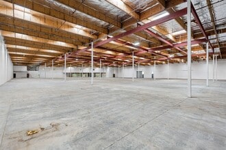 9151 Rehco Rd, San Diego, CA à vendre Photo intérieure- Image 2 de 9