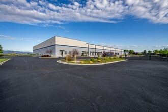 4689 Industry Dr, Medford, OR for lease Interior Photo- Image 1 of 68
