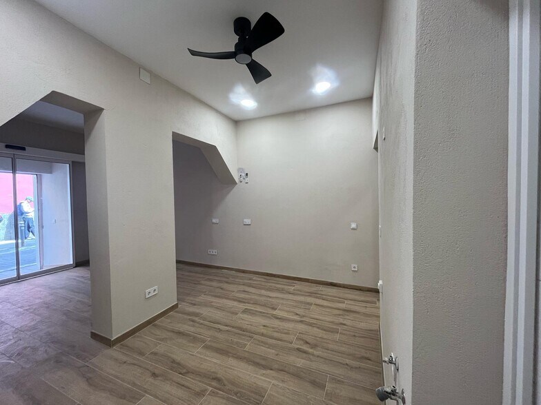Retail in Madrid, Madrid for lease - Interior Photo - Image 2 of 2