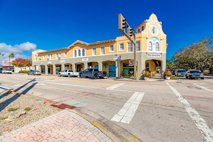2101 14th Ave, Vero Beach, FL à vendre - Photo du bâtiment - Image 3 de 26