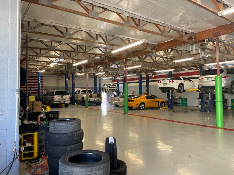 4643 S 32nd St, Phoenix, AZ à louer - Photo du bâtiment - Image 2 de 4