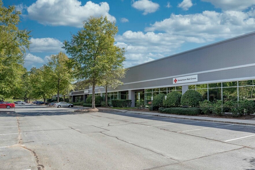 9013 Perimeter Woods Dr, Charlotte, NC for lease - Building Photo - Image 3 of 4