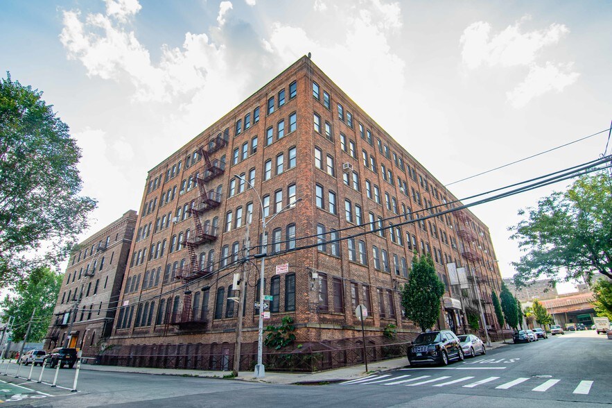 728 E 136th St, Bronx, NY à louer - Aérien - Image 1 de 11
