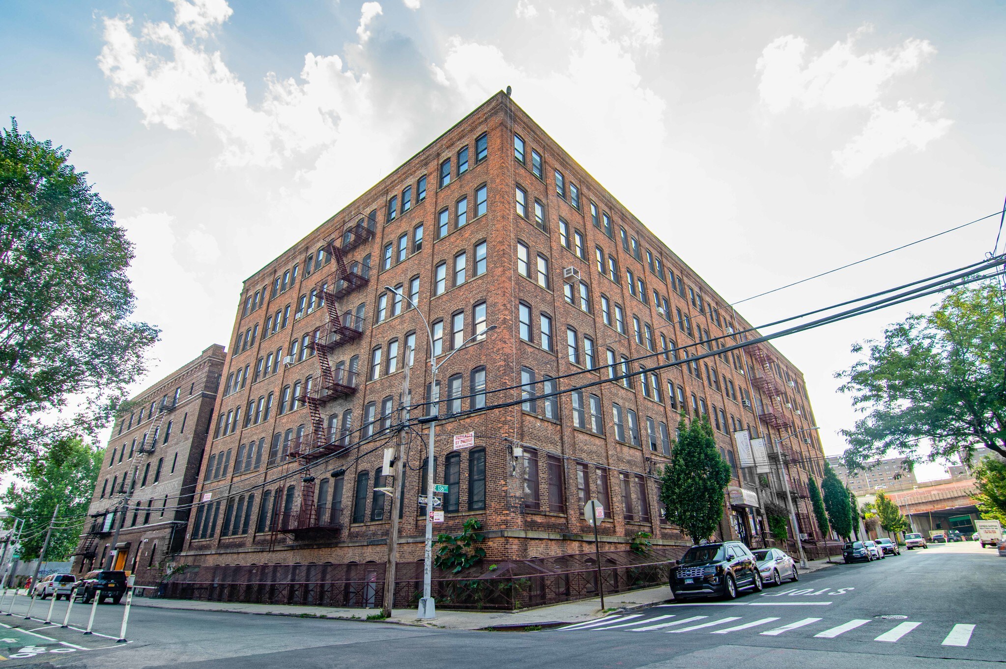 728 E 136th St, Bronx, NY à louer Aérien- Image 1 de 12