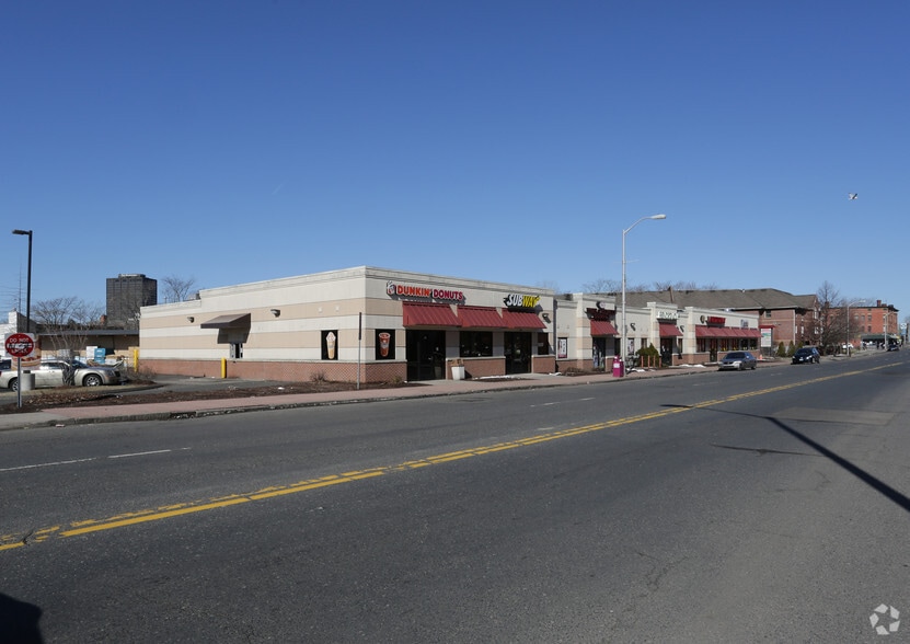 25-73 Albany Ave, Hartford, CT for lease - Building Photo - Image 1 of 14