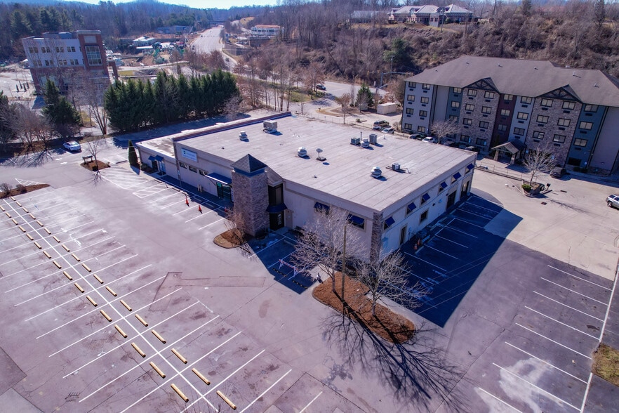 6 Roberts Rd, Asheville, NC for lease - Building Photo - Image 3 of 3