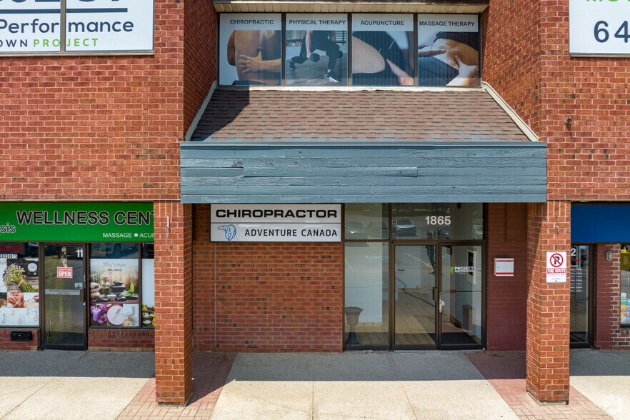 1829-1865 Lakeshore Rd W, Mississauga, ON for lease - Building Photo - Image 3 of 4