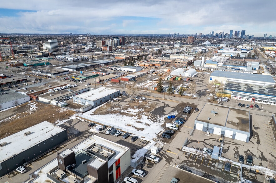 207 61 Av SE, Calgary, AB for sale - Aerial - Image 2 of 2
