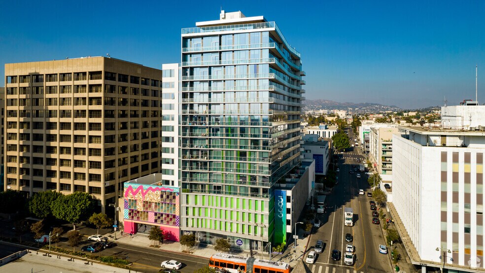 3033 Wilshire Blvd, Los Angeles, CA à louer - Photo du bâtiment - Image 2 de 3