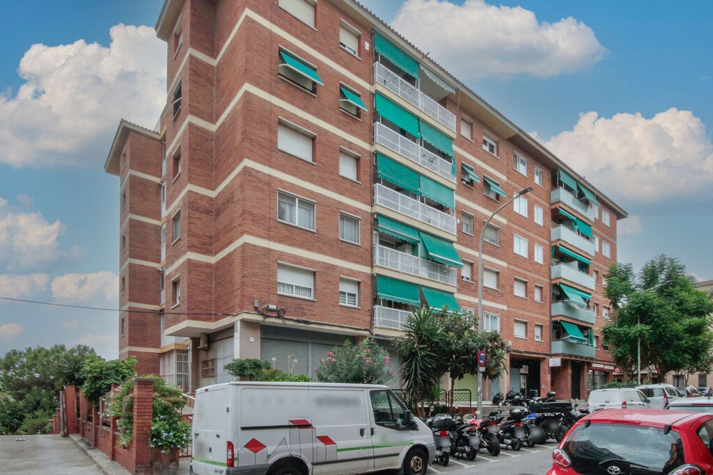 Immeuble residentiel dans Sant Boi de Llobregat, Barcelona à vendre Photo principale- Image 1 de 7