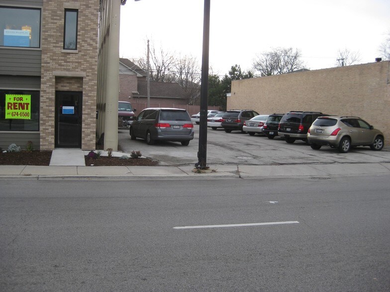 6252 N Lincoln Ave, Chicago, IL à louer - Photo du bâtiment - Image 2 de 60
