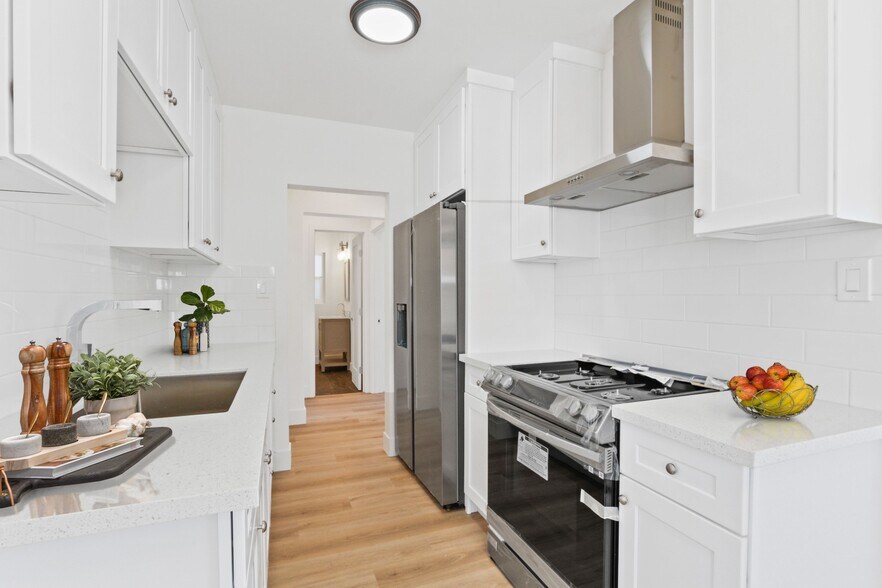 151 S Mountain Vw, Los Angeles, CA à vendre - Photo du bâtiment - Image 3 de 17