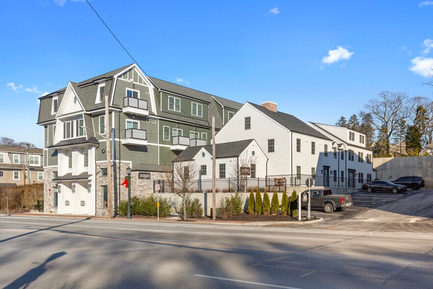 1090 New York Ave, Huntington Station, NY à vendre - Photo du bâtiment - Image 2 de 14