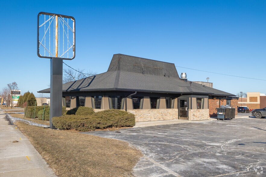 2727 S Business Dr, Sheboygan, WI à vendre - Photo principale - Image 2 de 7