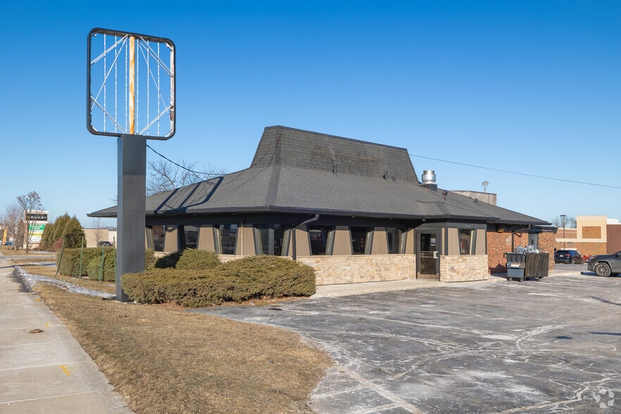 2727 S Business Dr, Sheboygan, WI for sale - Primary Photo - Image 2 of 7