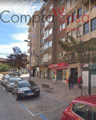 Plus de détails pour Multi-résidentiel à vendre