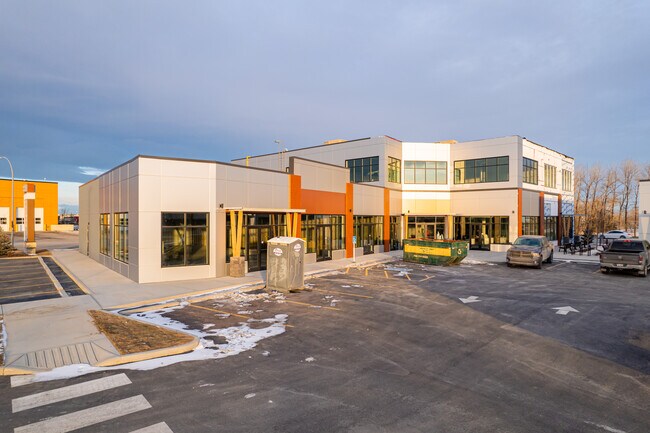 Plus de détails pour 2 Royal Vista Link NW, Calgary, AB - Commerce de détail à vendre