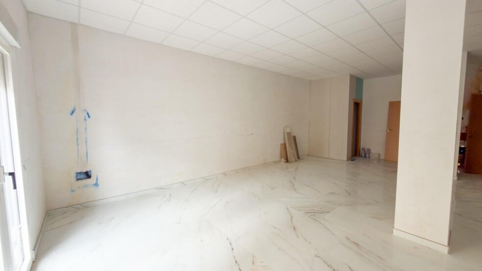 Retail in Cieza for lease - Interior Photo - Image 1 of 4