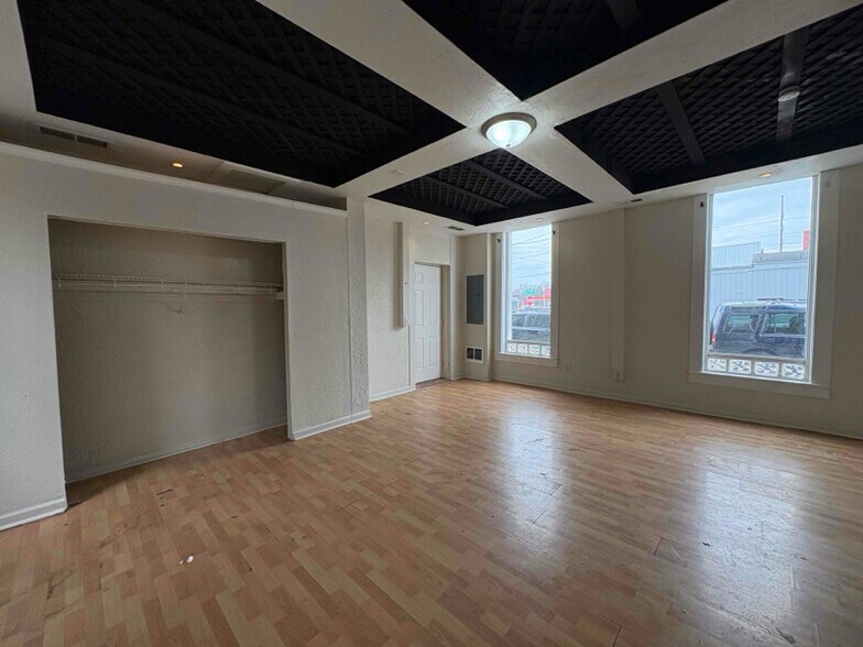 621 N Fulton Ave, Evansville, IN à vendre - Photo du bâtiment - Image 3 de 10