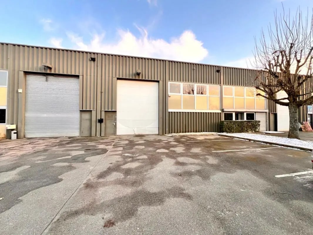 Office in Trappes for lease Building Photo- Image 1 of 9