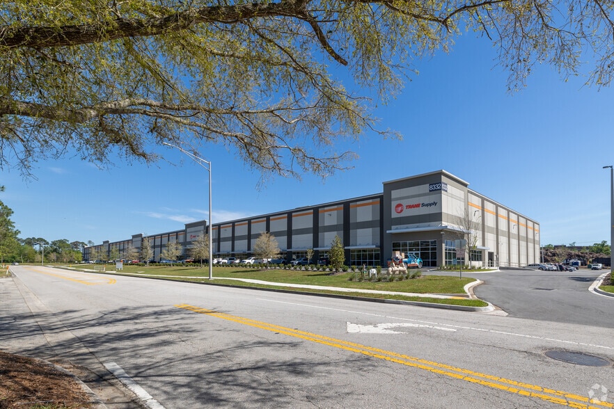 8332 Cypress Plaza Dr, Jacksonville, FL à louer - Photo du bâtiment - Image 2 de 8