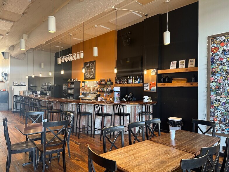 131 W Broadway St, Owatonna, MN à vendre - Photo du bâtiment - Image 3 de 10