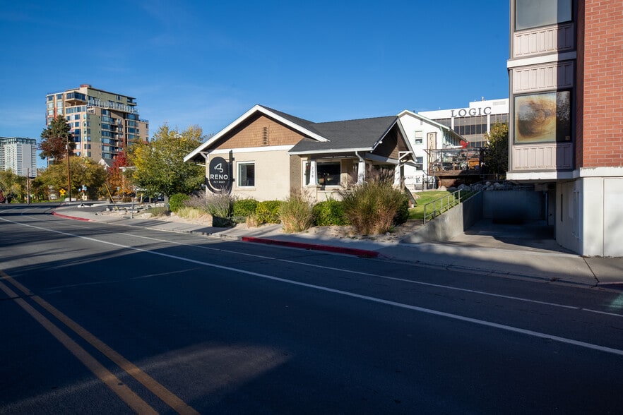 S. Arlington & Flint Portfolio portfolio of 3 properties for sale on LoopNet.ca - Building Photo - Image 2 of 15