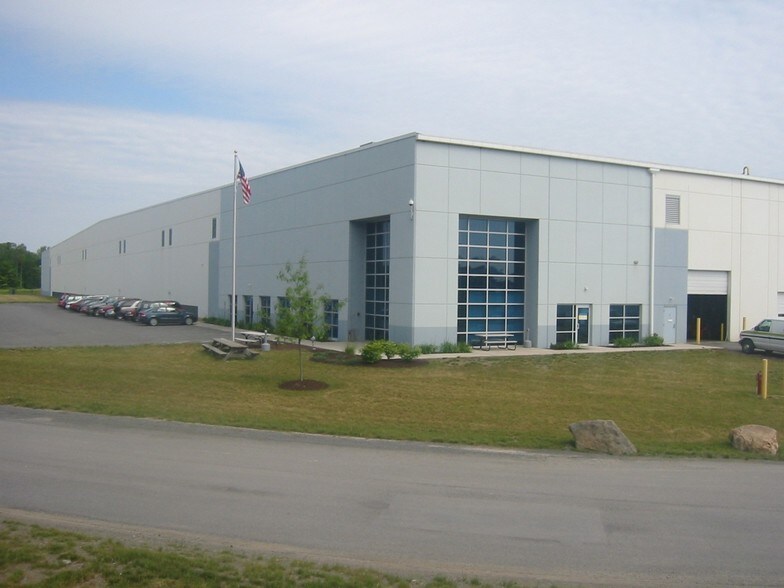 100 First Ave, Gouldsboro, PA à louer - Photo du bâtiment - Image 1 de 8
