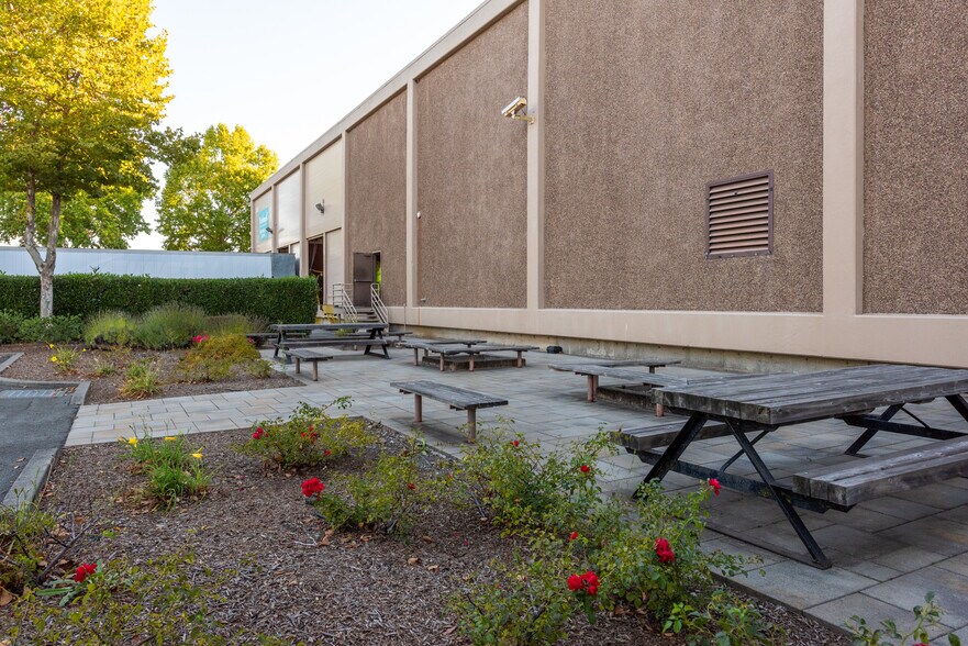 3800 Lakeville Hwy, Petaluma, CA à louer - Photo du bâtiment - Image 2 de 6