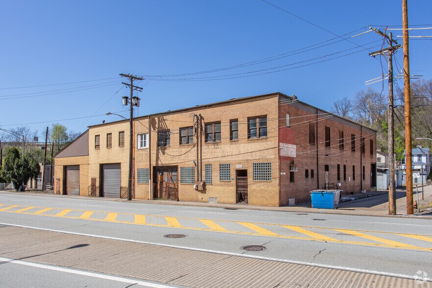 2121 5th Ave, McKeesport, PA à vendre - Photo du bâtiment - Image 2 de 3