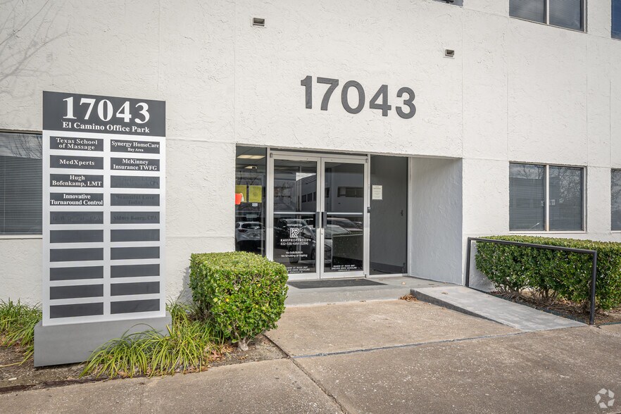 17043 El Camino Real, Houston, TX à louer - Photo du bâtiment - Image 2 de 14