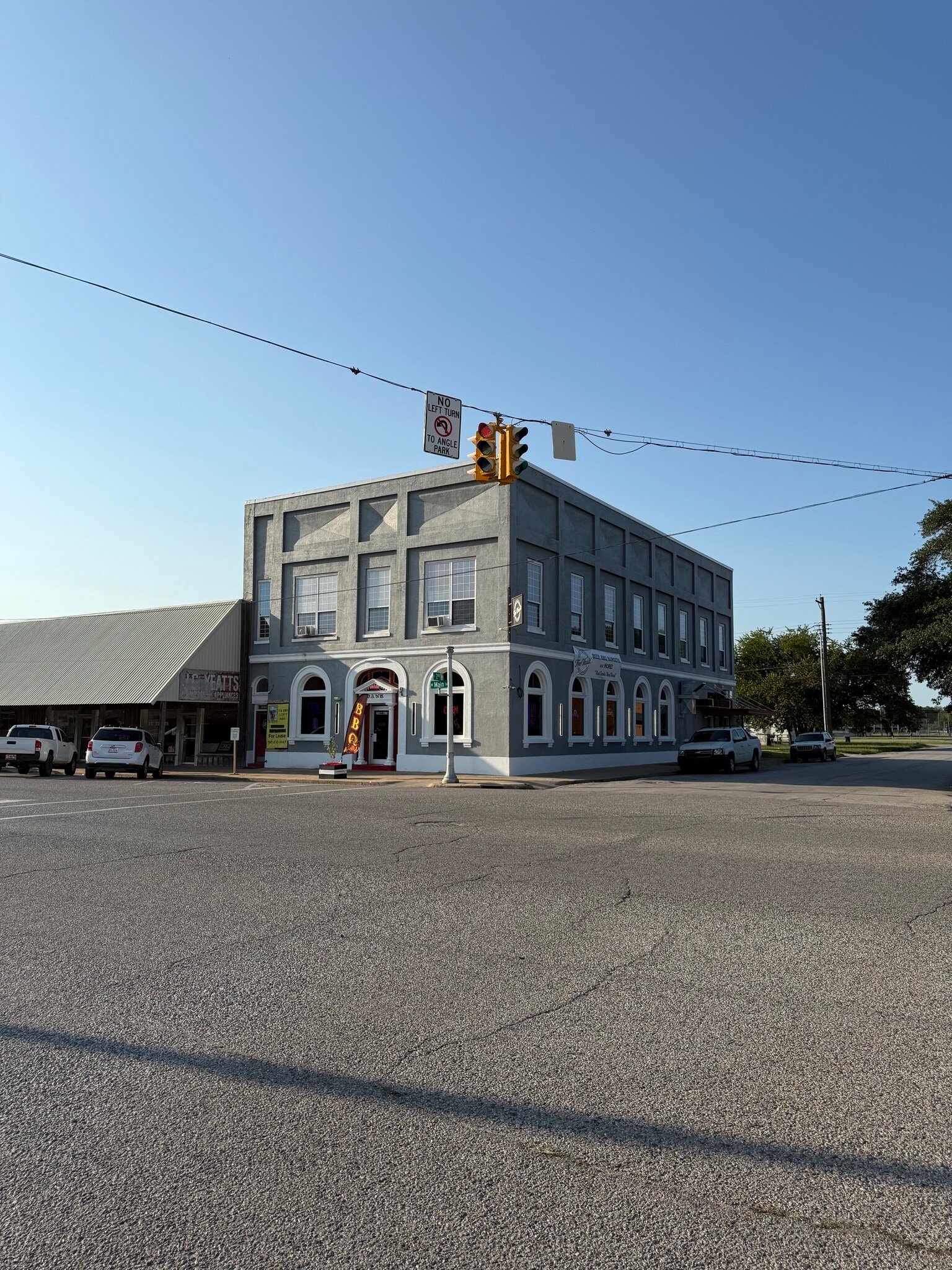 200 W Main St, Marietta, OK for sale Primary Photo- Image 1 of 43