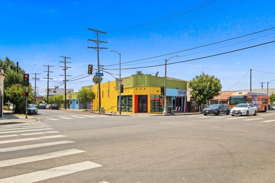 2603 Hauser Blvd, Los Angeles, CA à louer - Photo du bâtiment - Image 3 de 9