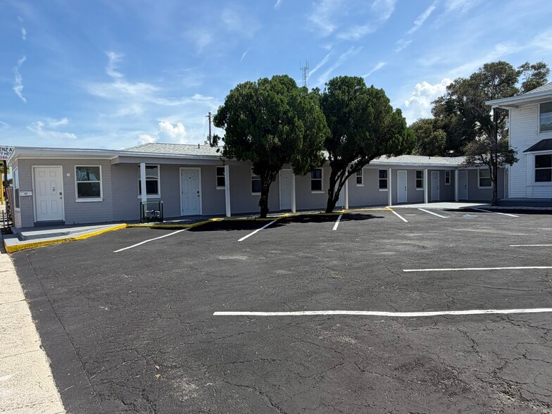 208 Ridgewood Ave, Daytona Beach, FL for sale - Building Photo - Image 3 of 16