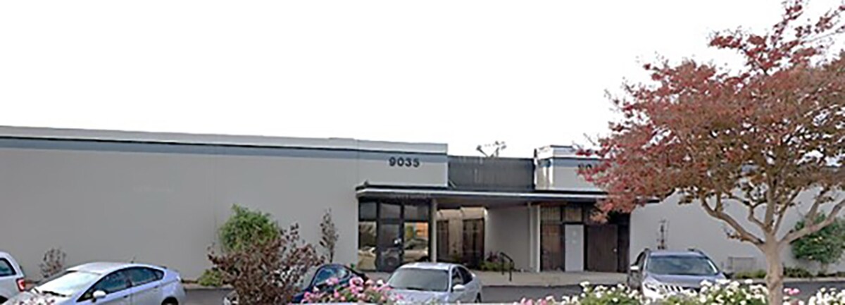 9035 Eton Ave, Canoga Park, CA à louer Photo principale- Image 1 de 2