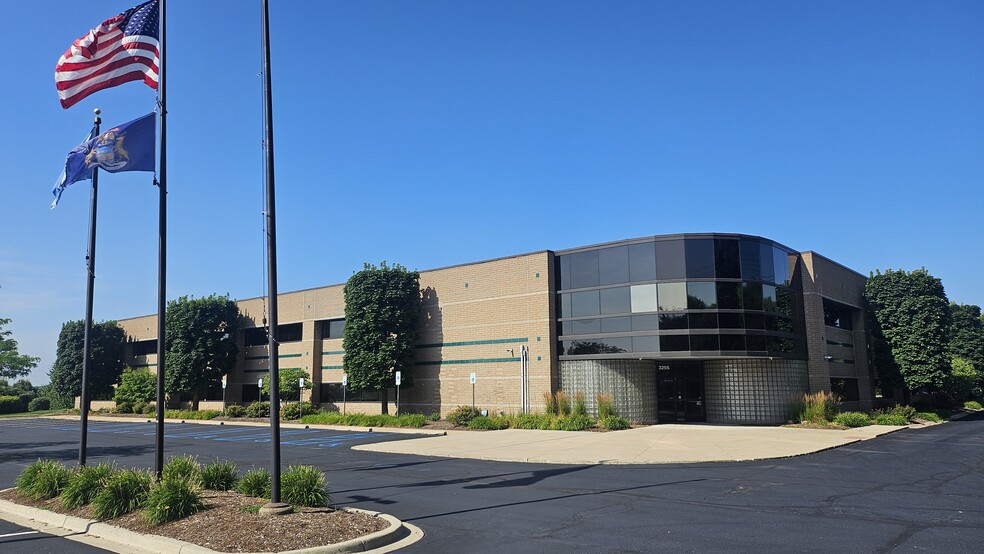 3255 W Hamlin Rd, Rochester Hills, MI for sale - Building Photo - Image 1 of 6