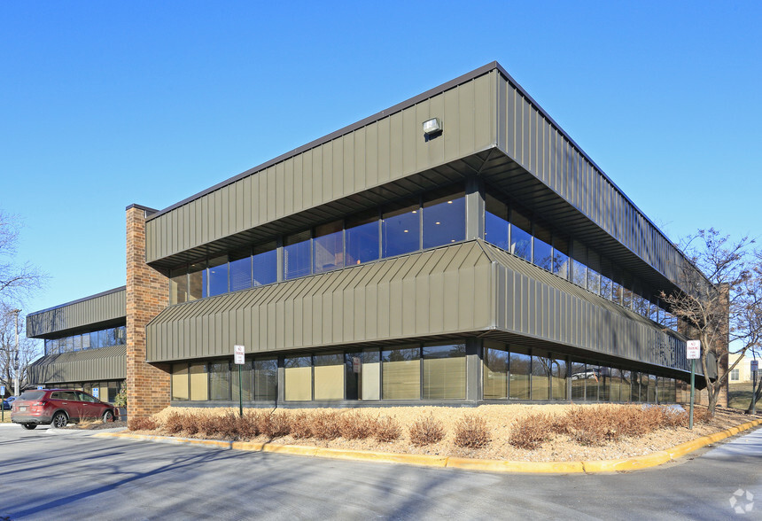 4825 Olson Memorial Hwy, Golden Valley, MN for lease - Building Photo - Image 1 of 7